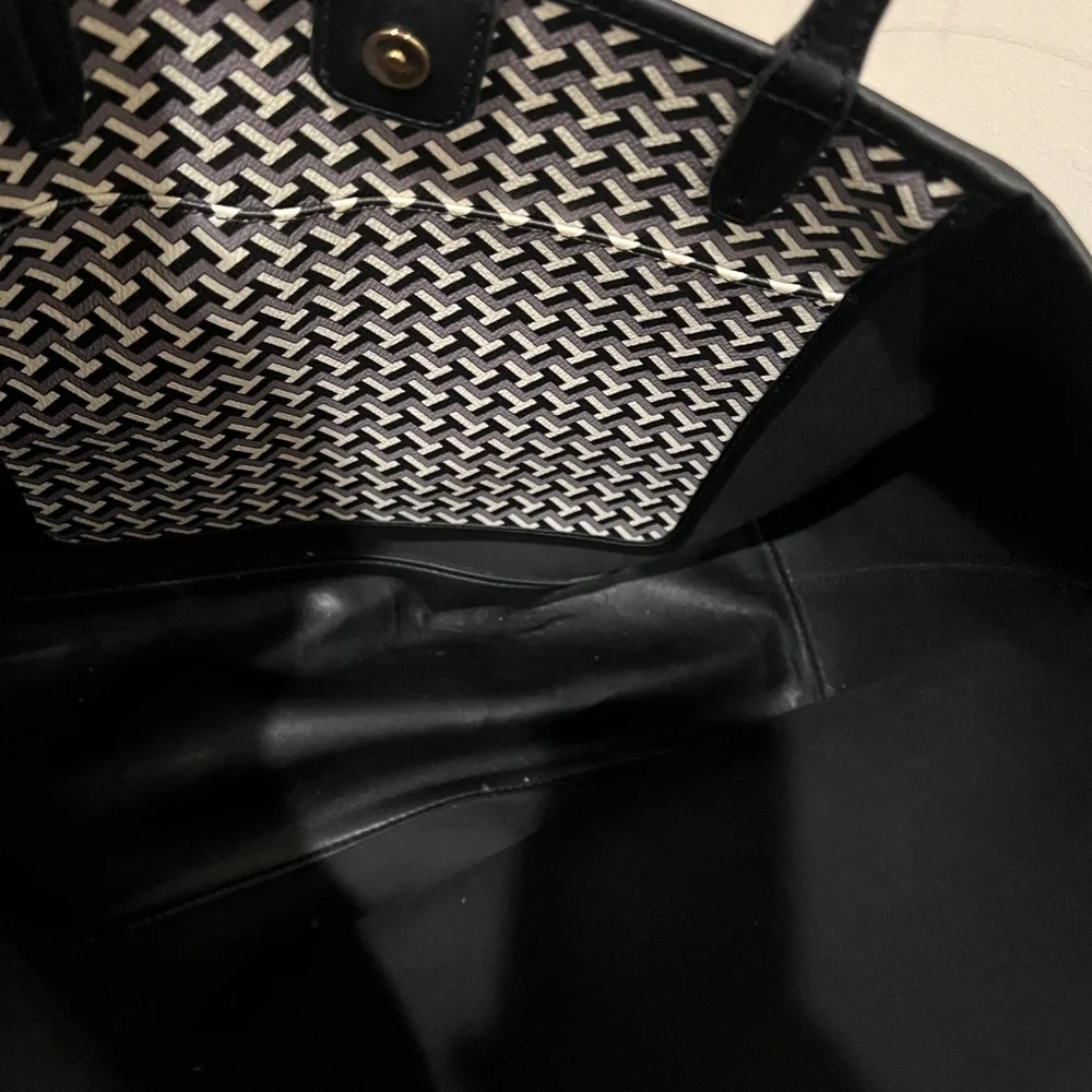 Tory Burch Black and White Geometric Tote🥰 Great‎ Conditions!
